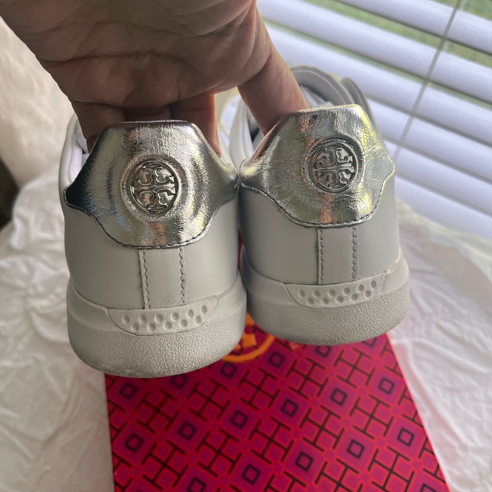 即発 Tory Burch Howell スニーカー 73057 79646 82776 楽天市場】TORY BURCH トリーバーチ スニーカー Howell Court